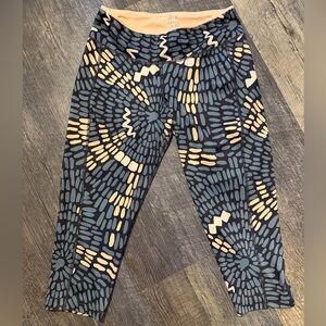 ⭐️3/$12⭐️Reebok Patterned capri Leggings